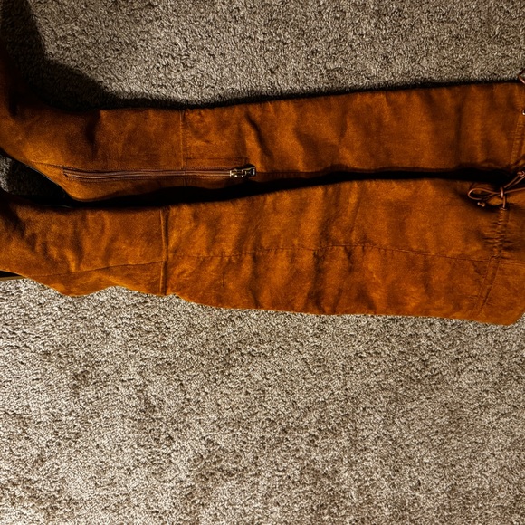 Good American “Tobacco” Over The Knee Boot - Picture 2 of 4